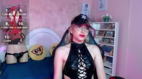 Sophia online show from October 8, 2025, 3:59 am