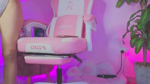 Sophia Independent model online show from October 17, 2025, 12:01 am