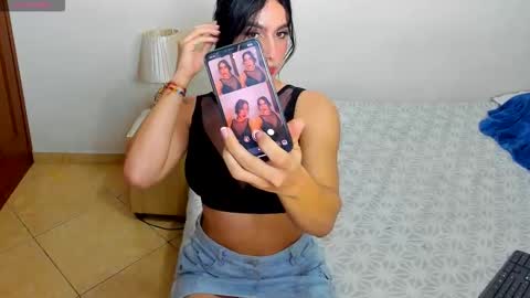 Snapshot of sophia_harry chatting on September 18, 2025, 2:57 am sophia CM online show from September 18, 2025, 2:57 am