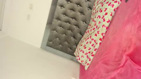 Snapshot of sophia_horny19 chatting on October 7, 2025, 8:22 am sophia_horny19 online show from October 7, 2025, 8:22 am