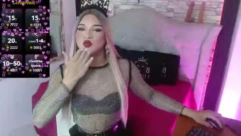 Snapshot of sophia_hott01 chatting on December 19, 2025, 12:12 pm sophia_hott01 online show from December 19, 2025, 12:12 pm