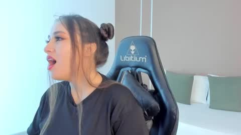 S O P H I A online show from October 11, 2025, 12:36 pm