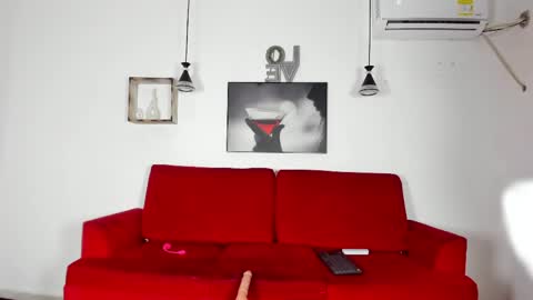 sophia_milton1 online show from May 22, 2026, 8:03 pm