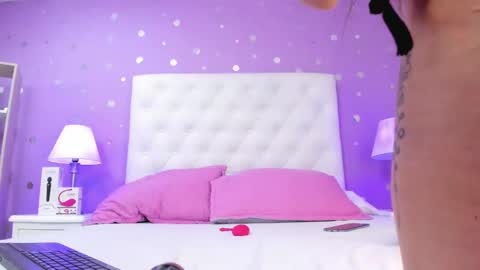 Sophia  online show from November 22, 2025, 7:57 pm