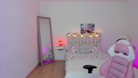 Snapshot of sophia_rincon chatting on January 12, 2025, 6:59 pm Sophia Rincon online show from January 12, 2025, 6:59 pm