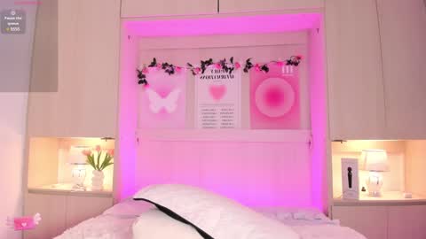  S O P H I A  online show from February 4, 2025, 5:55 pm