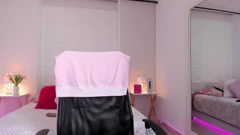 Snapshot of sophia_stonne chatting on March 28, 2026, 12:05 pm S O P H I A online show from March 28, 2026, 12:05 pm