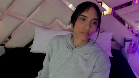 Sophia Paris online show from October 25, 2025, 3:47 am