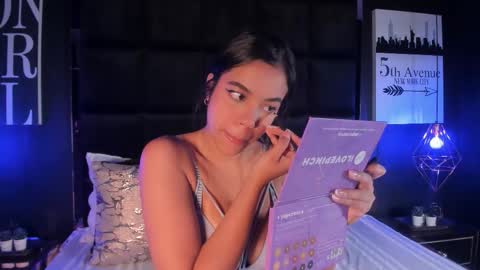 Sophie Hill  online show from November 14, 2025, 9:02 pm