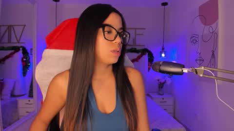 Sophie Hill  online show from December 2, 2025, 8:48 pm