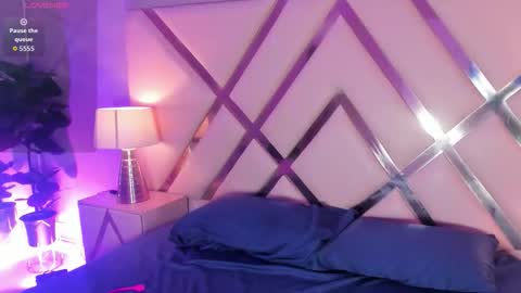 Sophie online show from October 24, 2025, 4:20 am