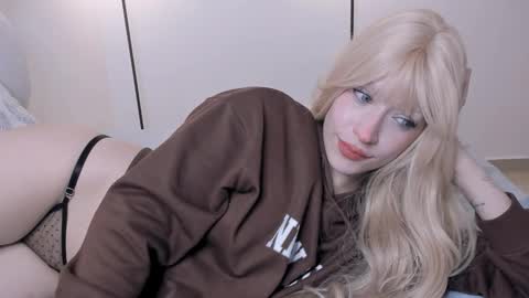 sophiarommie online show from November 29, 2025, 12:57 am