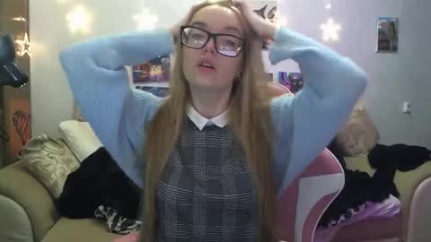 SophiaSonata online show from October 26, 2025, 4:35 pm