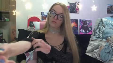 SophiaSonata online show from November 10, 2025, 6:40 pm