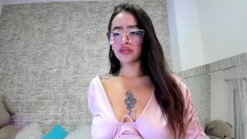 Snapshot of sophicarter_ chatting on May 19, 2026, 7:53 pm online show from May 19, 2026, 7:53 pm