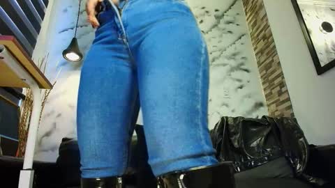 Sophie online show from October 17, 2025, 1:03 pm