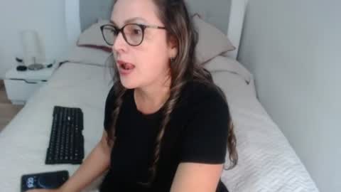 Snapshot of sophie_lopez1 chatting on June 13, 2026, 2:20 am Sofa online show from June 13, 2026, 2:20 am