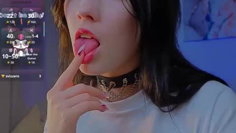 sophie_nomenal_ online show from November 5, 2025, 1:44 pm