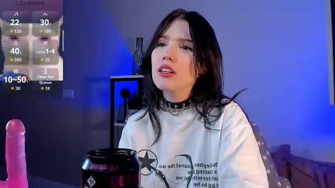 sophie_nomenal_ online show from November 28, 2025, 2:14 am