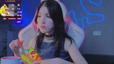 sophie_nomenal_ online show from December 17, 2025, 4:40 am