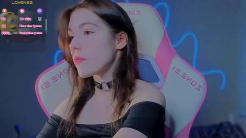 sophie_nomenal_ online show from June 3, 2026, 4:12 pm