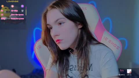 sophie_nomenal_ online show from June 5, 2026, 4:19 am