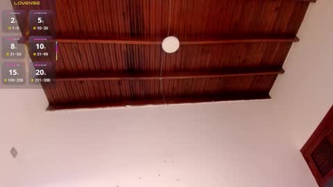 sophie_smith19 online show from February 5, 2026, 1:27 pm