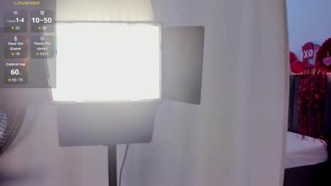 sophie_smith19 online show from February 15, 2026, 1:52 pm