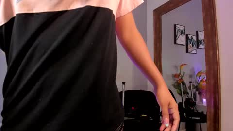 sophie_w1 online show from December 5, 2025, 12:36 pm