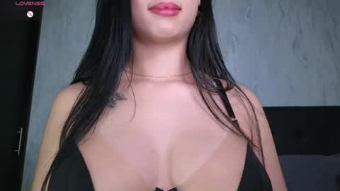 Snapshot of sophie_x1 chatting on April 11, 2026, 1:32 am Sophie online show from April 11, 2026, 1:32 am