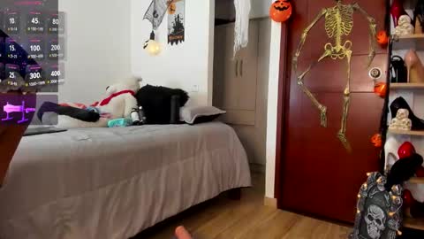 sophiebaker__ online show from October 29, 2025, 2:58 am