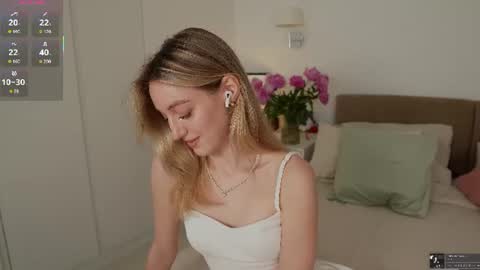 sophiebelll online show from June 12, 2026, 9:19 am