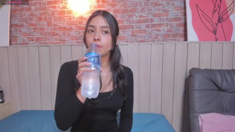 Snapshot of sophiebenson_ chatting on January 8, 2025, 12:37 pm Sophie online show from January 8, 2025, 12:37 pm