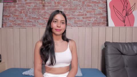 Snapshot of sophiebenson_ chatting on February 6, 2025, 6:24 pm Sophie online show from February 6, 2025, 6:24 pm