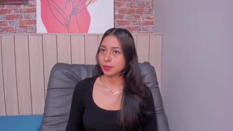 Snapshot of sophiebenson_ chatting on February 13, 2025, 12:00 pm Sophie online show from February 13, 2025, 12:00 pm