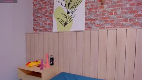 Snapshot of sophiebenson_ chatting on March 8, 2025, 3:02 pm Sophie online show from March 8, 2025, 3:02 pm