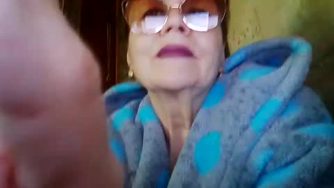 SophieBurnsX online show from April 28, 2026, 9:58 am