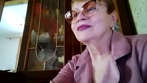 SophieBurnsX online show from May 28, 2026, 9:06 am