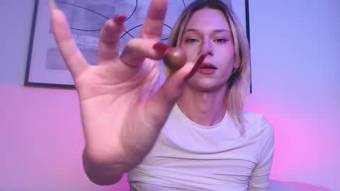 sophiediamond_x online show from October 18, 2025, 11:44 am