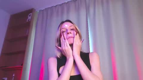 sophiediamond_x online show from October 20, 2025, 1:44 pm