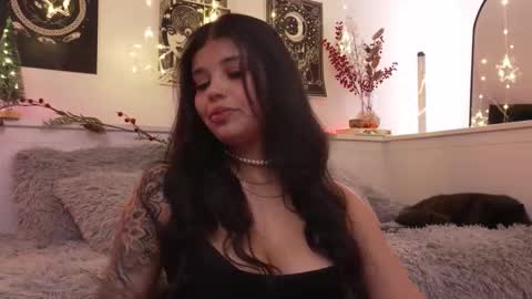 Snapshot of sophiee_art chatting on December 19, 2025, 7:32 pm Sophiee online show from December 19, 2025, 7:32 pm