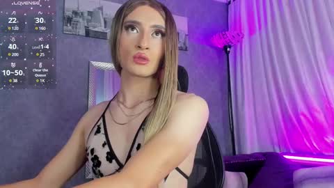 Snapshot of sophiee_s chatting on March 8, 2025, 5:01 pm Sophie online show from March 8, 2025, 5:01 pm
