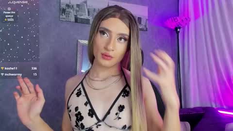 Snapshot of sophiee_s chatting on March 8, 2025, 8:03 pm Sophie online show from March 8, 2025, 8:03 pm