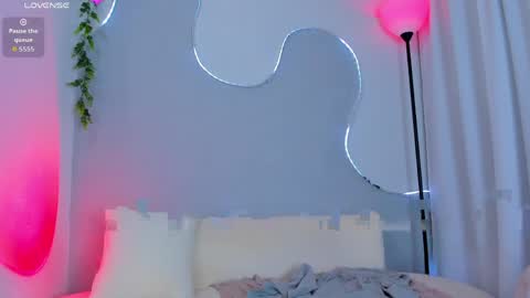 Snapshot of sophiee_s chatting on April 2, 2026, 11:02 pm Sophie online show from April 2, 2026, 11:02 pm