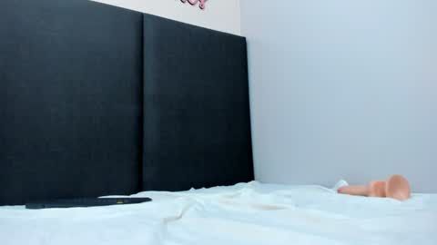 sophieharris__ online show from January 24, 2025, 10:51 pm
