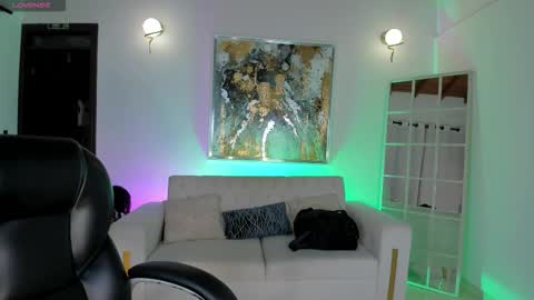 Sophie Houston online show from November 24, 2025, 6:13 am