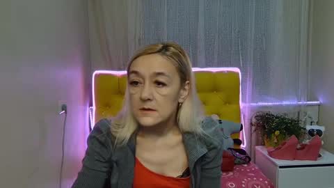 Snapshot of sophiekittyy chatting on January 28, 2025, 7:32 am sophiekittyy online show from January 28, 2025, 7:32 am