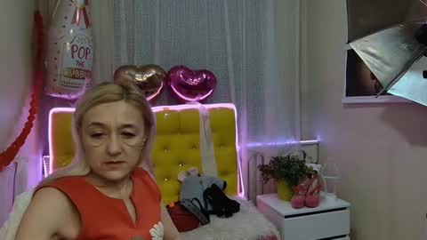 Snapshot of sophiekittyy chatting on March 4, 2025, 10:35 am sophiekittyy online show from March 4, 2025, 10:35 am