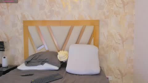 Sophie online show from February 28, 2025, 1:36 pm