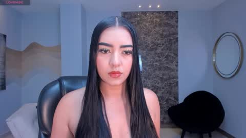 Sophie online show from December 18, 2025, 4:07 am